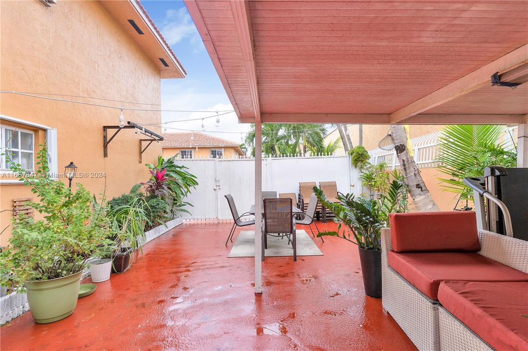 Active With Contract: $2,700 (2 beds, 2 baths, 0 Square Feet)