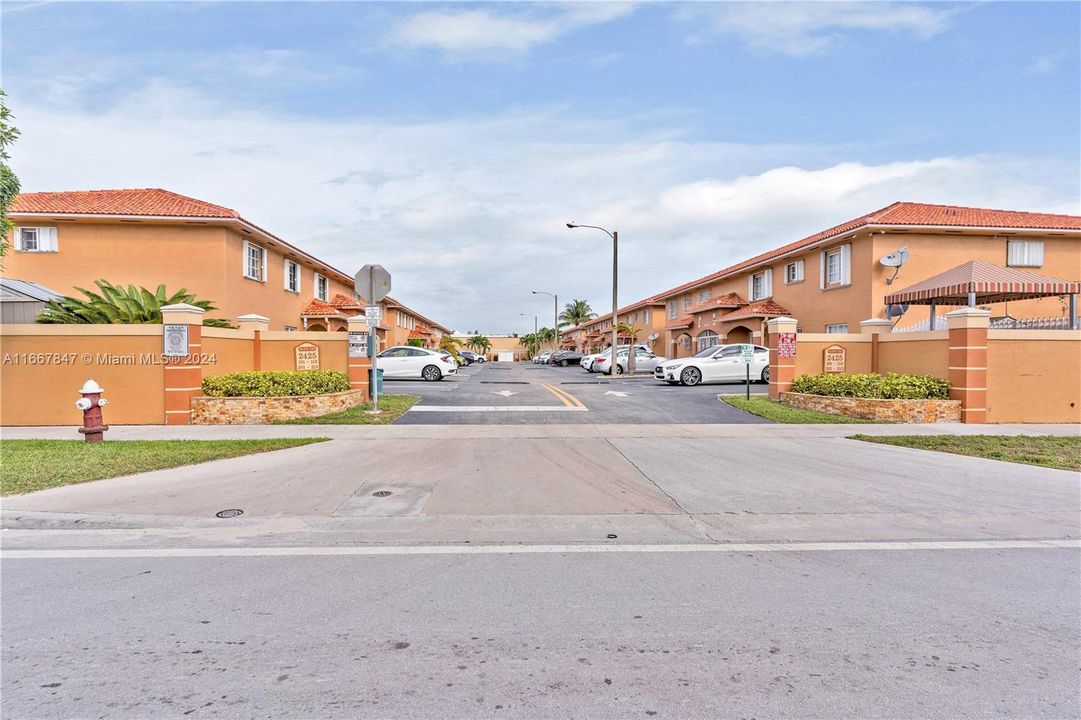 Active With Contract: $2,700 (2 beds, 2 baths, 0 Square Feet)