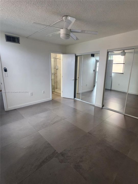 Active With Contract: $2,200 (2 beds, 2 baths, 1086 Square Feet)