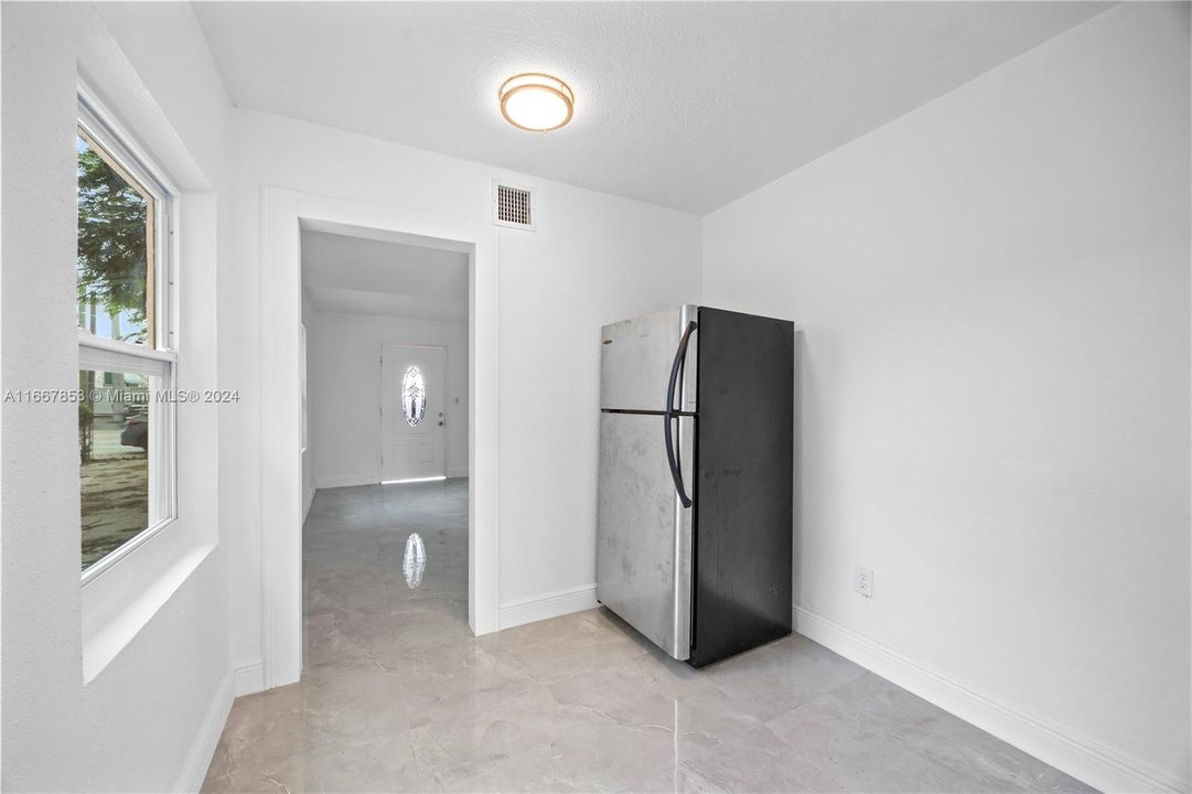 For Sale: $569,000 (2 beds, 2 baths, 1035 Square Feet)