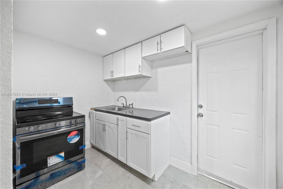 For Sale: $569,000 (2 beds, 2 baths, 1035 Square Feet)