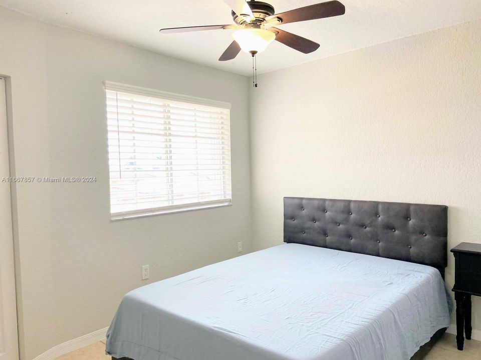 For Rent: $2,300 (2 beds, 2 baths, 1041 Square Feet)