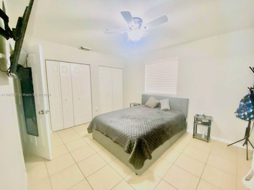 For Rent: $2,300 (2 beds, 2 baths, 1041 Square Feet)