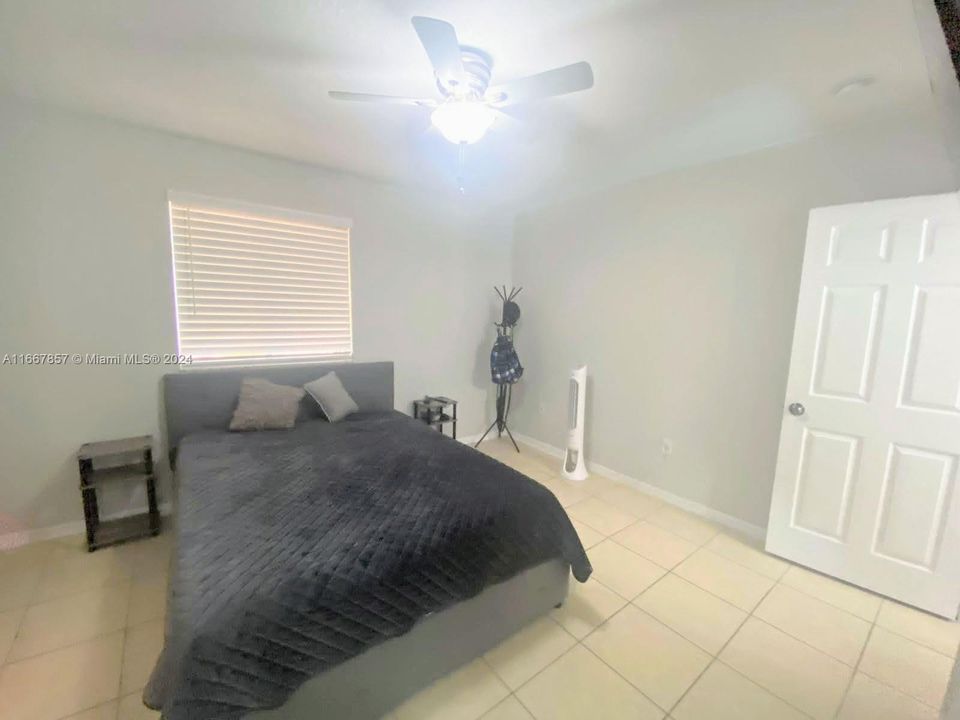 For Rent: $2,300 (2 beds, 2 baths, 1041 Square Feet)