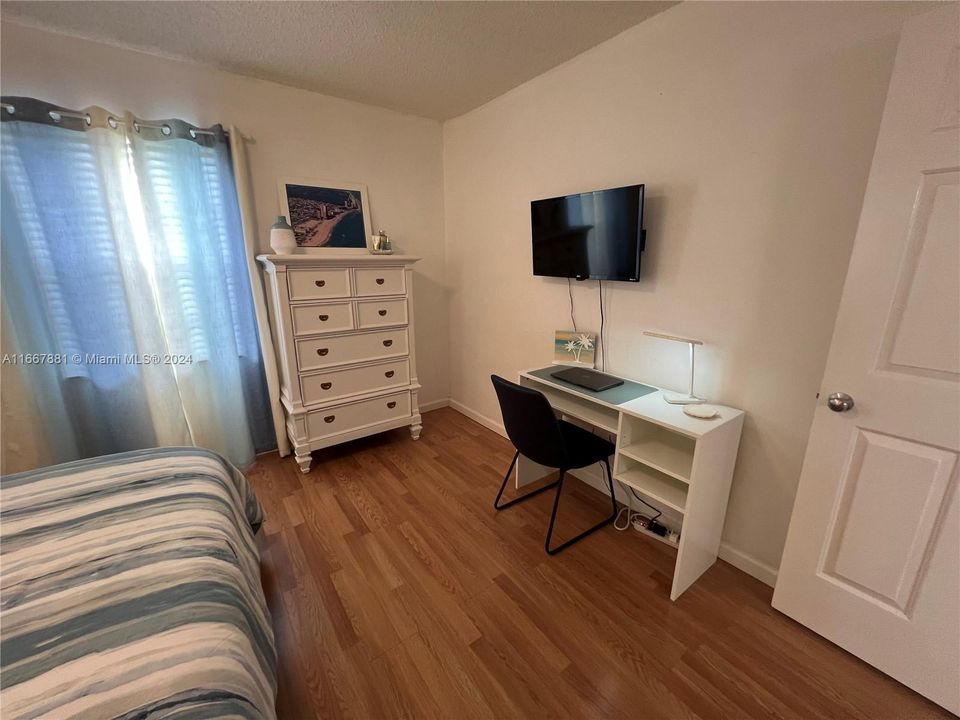 2nd bedroom