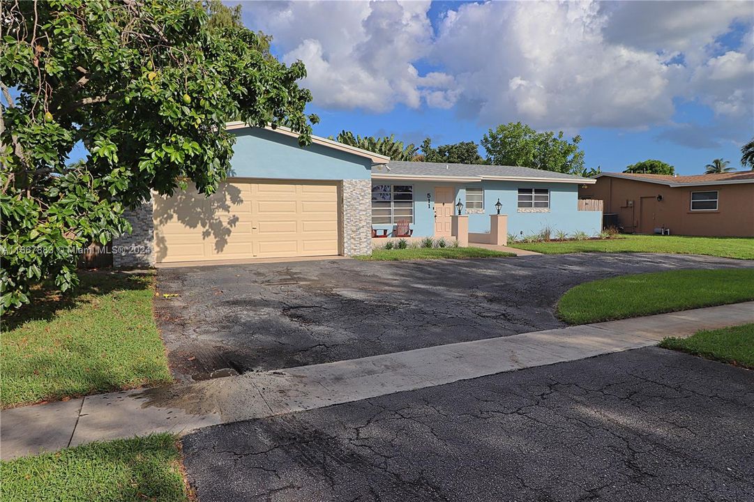 For Sale: $625,000 (3 beds, 2 baths, 1629 Square Feet)