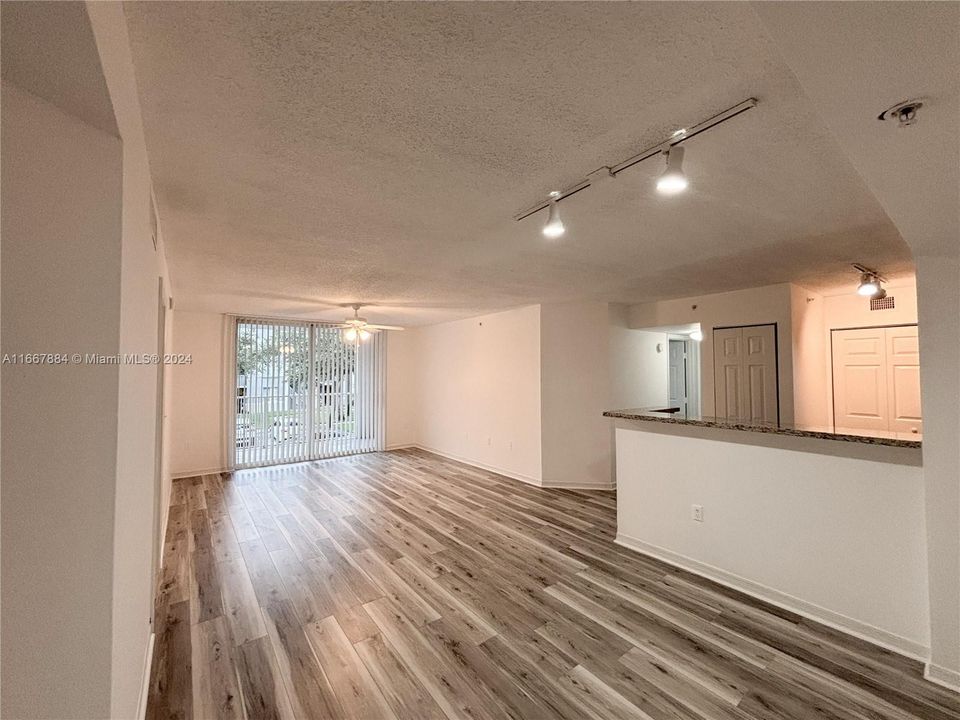 En Venta: $385,000 (3 camas, 2 baños, 1240 Pies cuadrados)