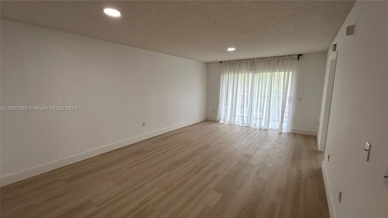 For Rent: $2,000 (2 beds, 1 baths, 1032 Square Feet)