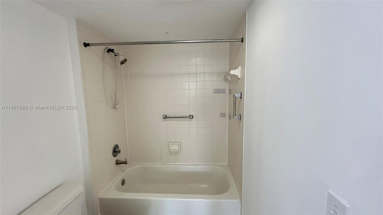 For Rent: $2,000 (2 beds, 1 baths, 1032 Square Feet)