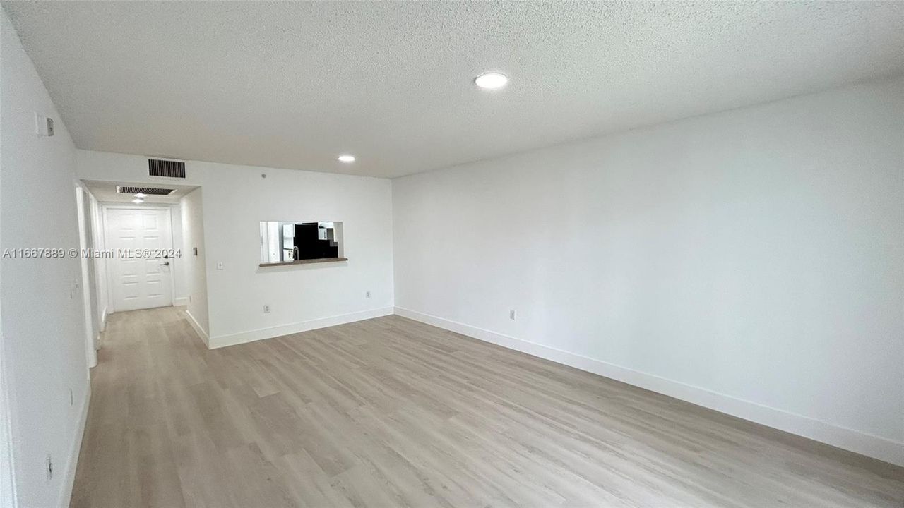 For Rent: $2,000 (2 beds, 1 baths, 1032 Square Feet)