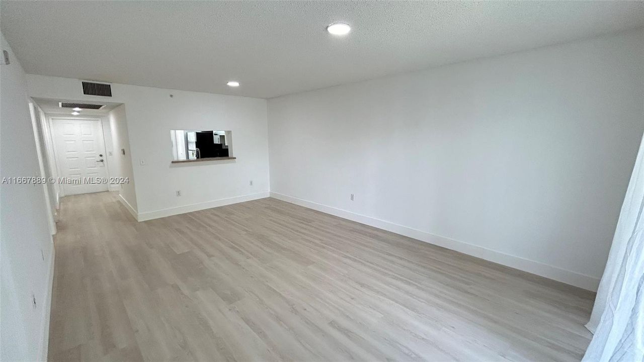 For Rent: $2,000 (2 beds, 1 baths, 1032 Square Feet)