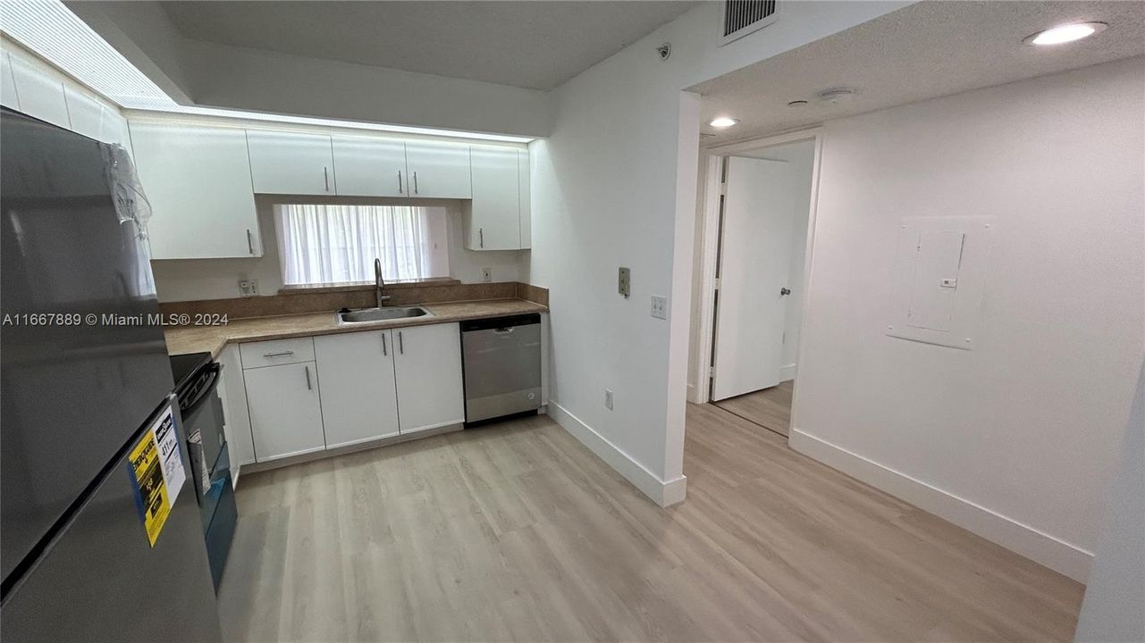 For Rent: $2,000 (2 beds, 1 baths, 1032 Square Feet)