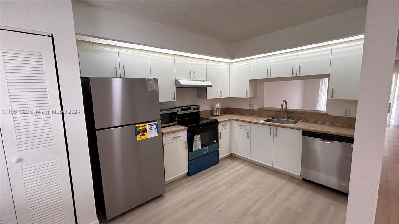 For Rent: $2,000 (2 beds, 1 baths, 1032 Square Feet)