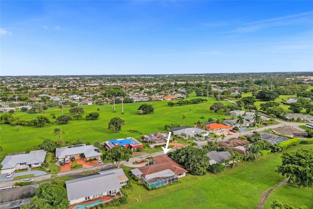 For Sale: $685,000 (2 beds, 2 baths, 2113 Square Feet)