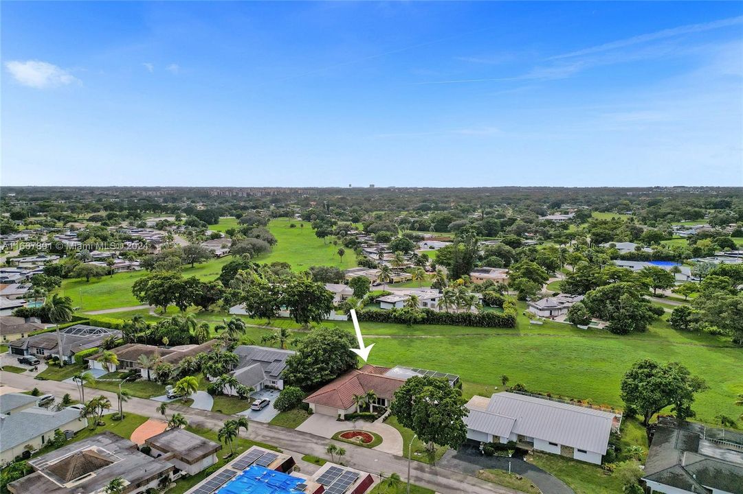 For Sale: $685,000 (2 beds, 2 baths, 2113 Square Feet)