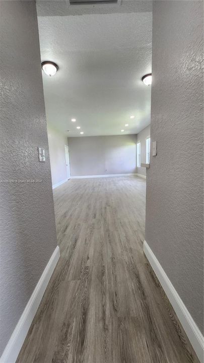 For Rent: $3,900 (4 beds, 2 baths, 1569 Square Feet)