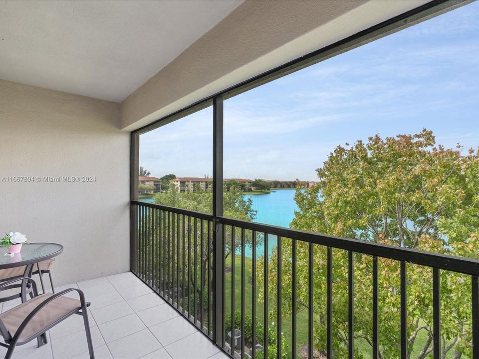 Active With Contract: $229,000 (1 beds, 1 baths, 1033 Square Feet)