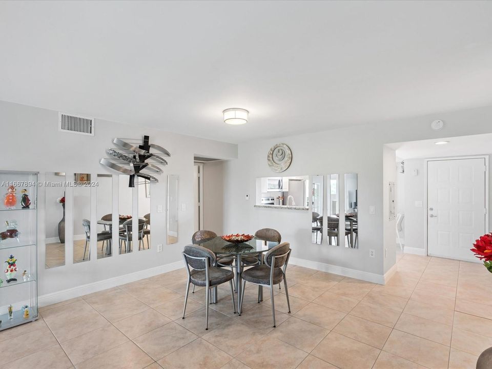 Active With Contract: $229,000 (1 beds, 1 baths, 1033 Square Feet)