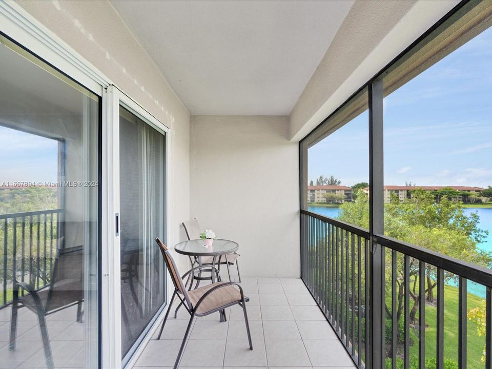 Active With Contract: $229,000 (1 beds, 1 baths, 1033 Square Feet)