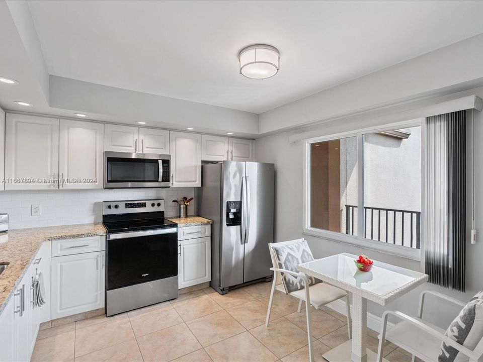 For Sale: $229,000 (1 beds, 1 baths, 1033 Square Feet)