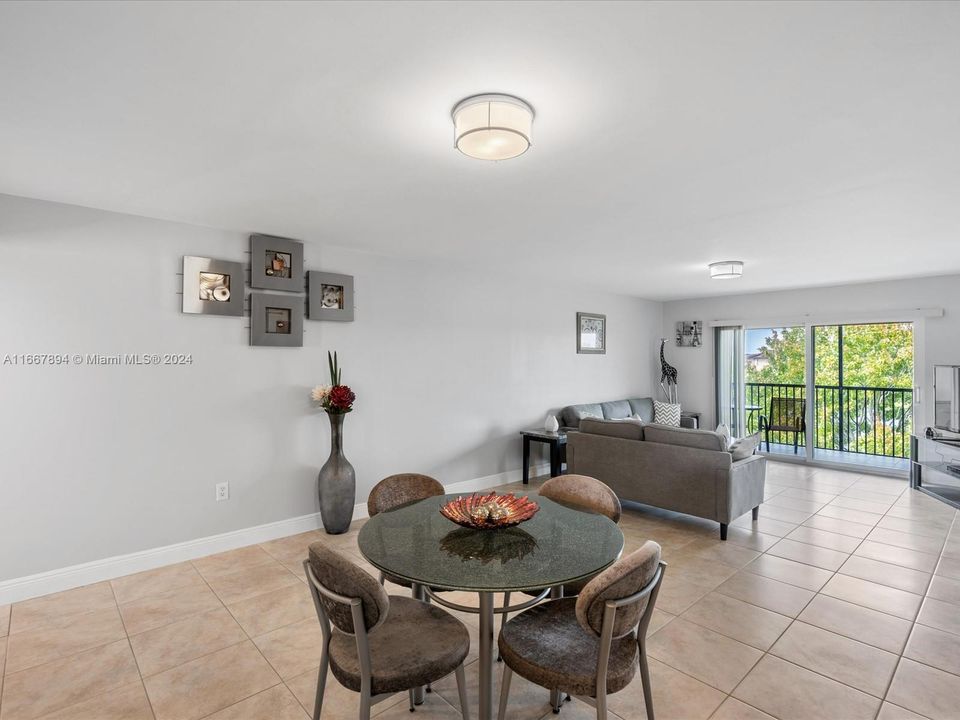 Active With Contract: $229,000 (1 beds, 1 baths, 1033 Square Feet)