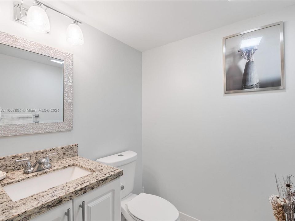 Active With Contract: $229,000 (1 beds, 1 baths, 1033 Square Feet)