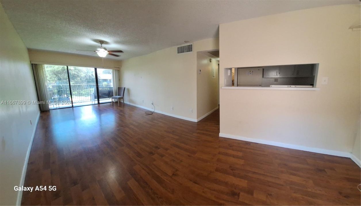 For Sale: $200,000 (1 beds, 1 baths, 650 Square Feet)