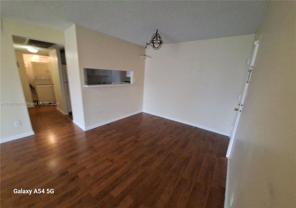 For Sale: $200,000 (1 beds, 1 baths, 650 Square Feet)