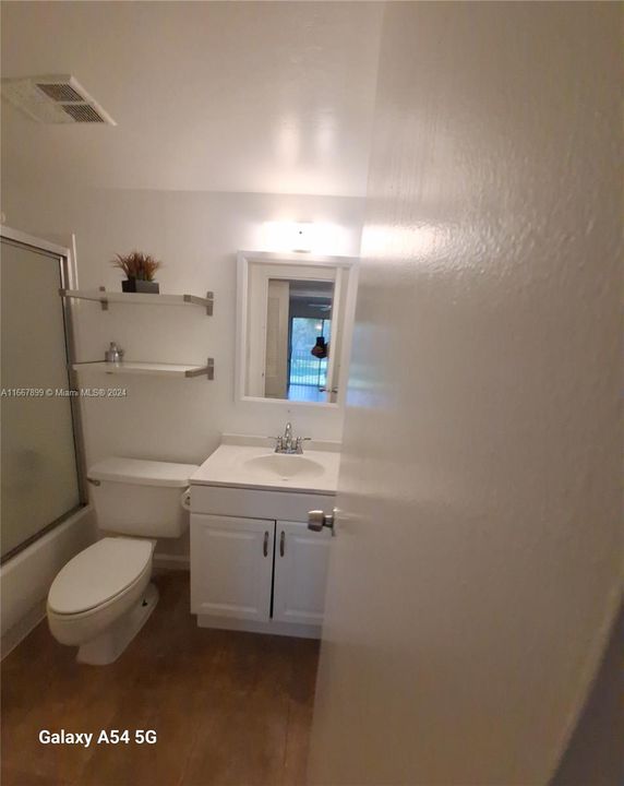 For Sale: $200,000 (1 beds, 1 baths, 650 Square Feet)