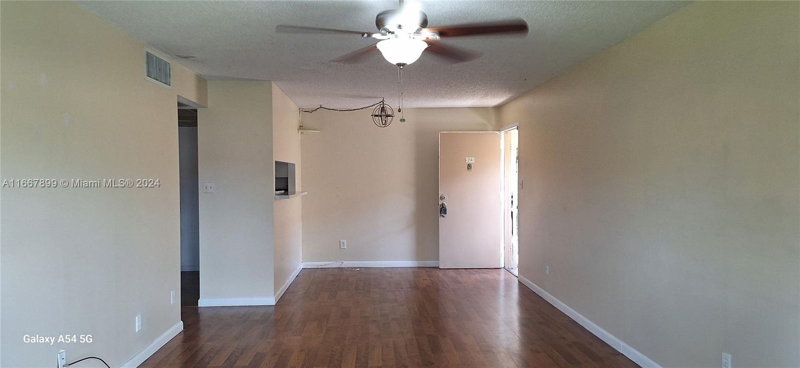 For Sale: $200,000 (1 beds, 1 baths, 650 Square Feet)