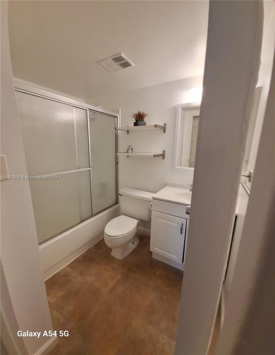 For Sale: $200,000 (1 beds, 1 baths, 650 Square Feet)