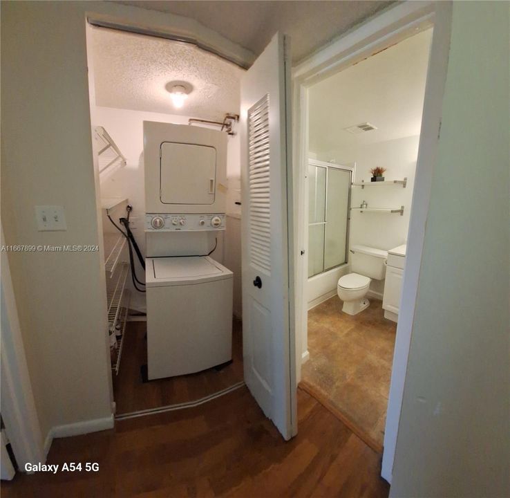 For Sale: $200,000 (1 beds, 1 baths, 650 Square Feet)