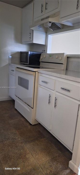 For Sale: $200,000 (1 beds, 1 baths, 650 Square Feet)