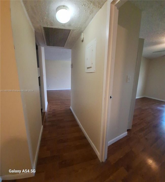 For Sale: $200,000 (1 beds, 1 baths, 650 Square Feet)