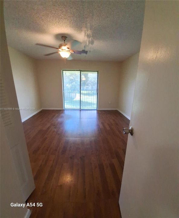 For Sale: $200,000 (1 beds, 1 baths, 650 Square Feet)