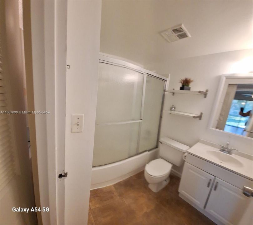 For Sale: $200,000 (1 beds, 1 baths, 650 Square Feet)