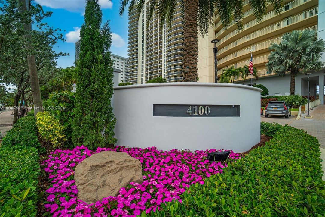 For Sale: $949,500 (2 beds, 2 baths, 1950 Square Feet)