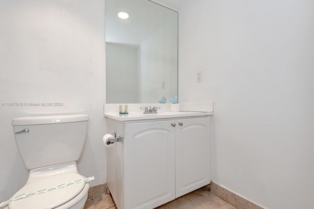 For Sale: $415,000 (1 beds, 1 baths, 874 Square Feet)