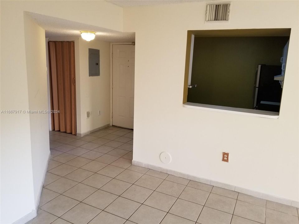 For Rent: $2,450 (2 beds, 2 baths, 970 Square Feet)