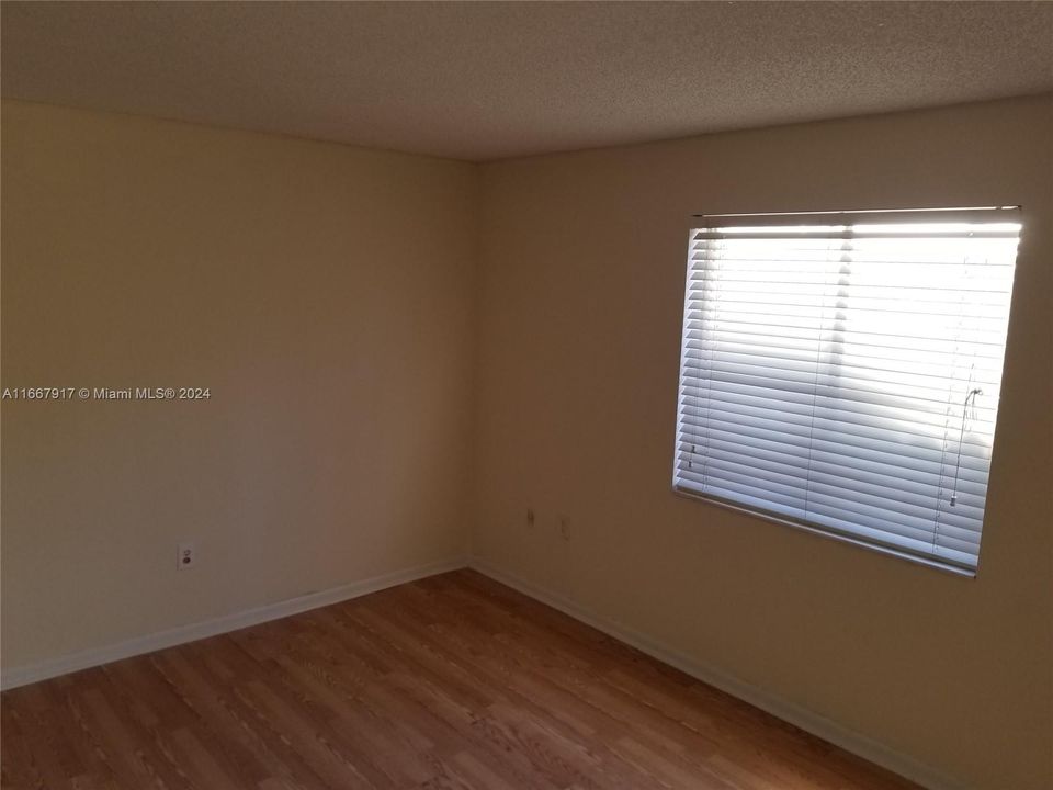 For Rent: $2,450 (2 beds, 2 baths, 970 Square Feet)