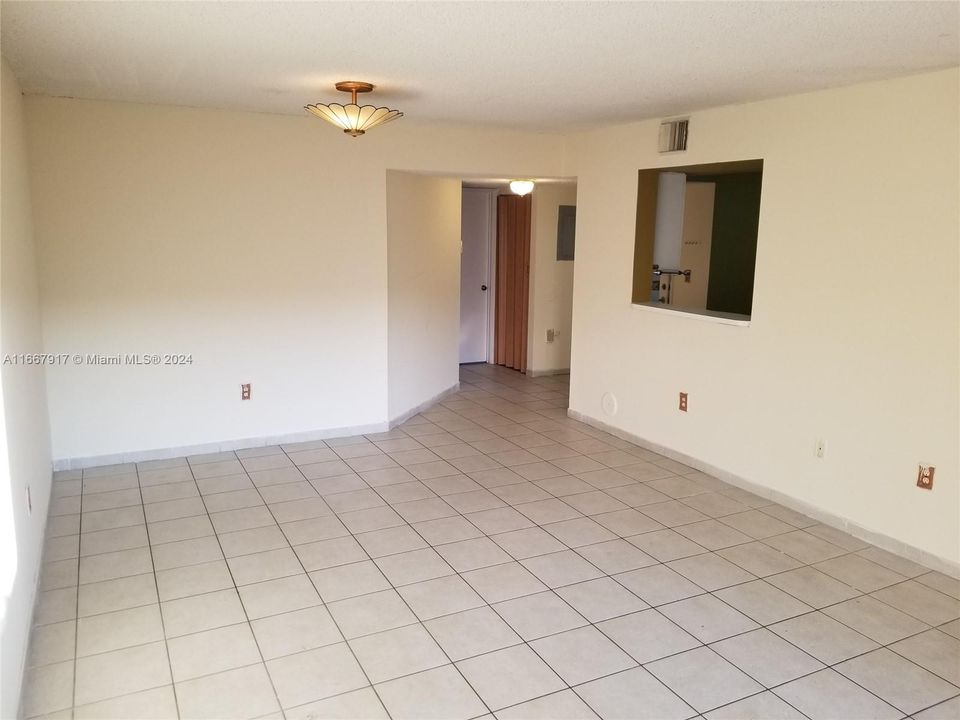 For Rent: $2,450 (2 beds, 2 baths, 970 Square Feet)