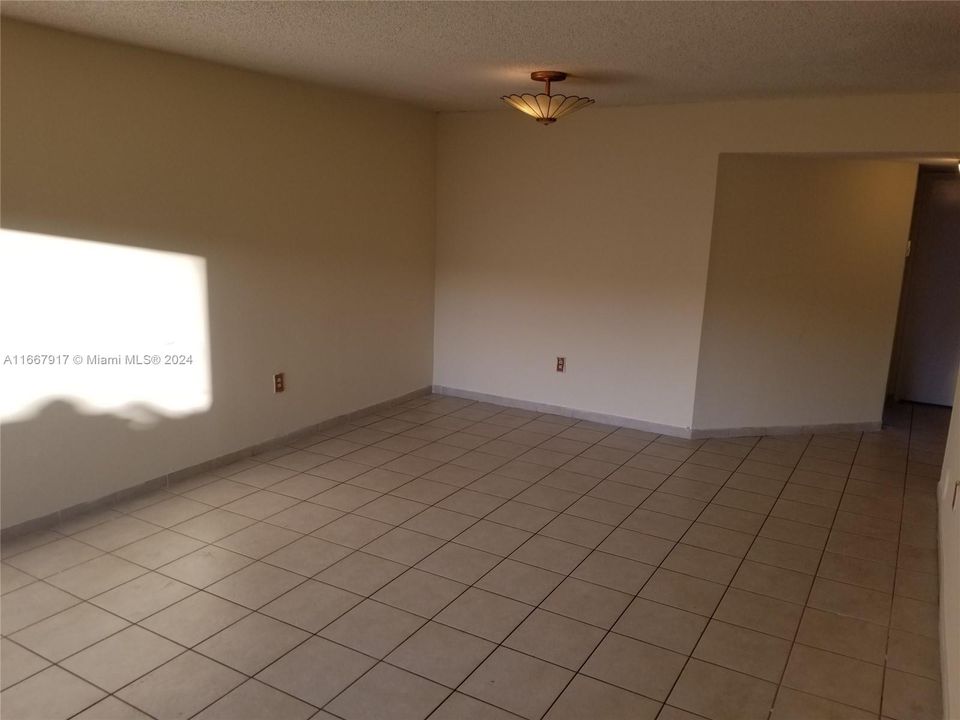 For Rent: $2,450 (2 beds, 2 baths, 970 Square Feet)