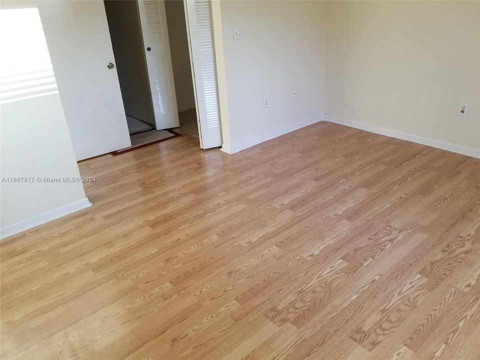 For Rent: $2,450 (2 beds, 2 baths, 970 Square Feet)