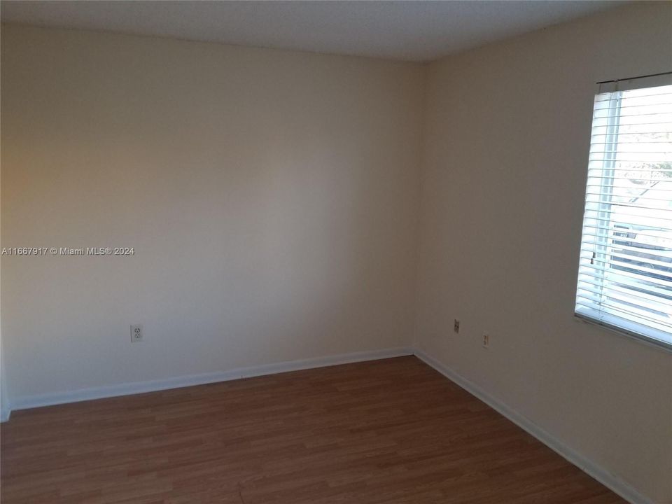 For Rent: $2,450 (2 beds, 2 baths, 970 Square Feet)