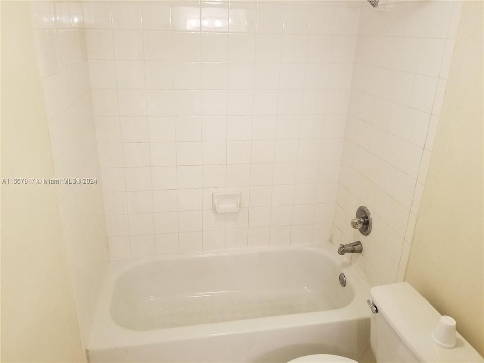 For Rent: $2,450 (2 beds, 2 baths, 970 Square Feet)