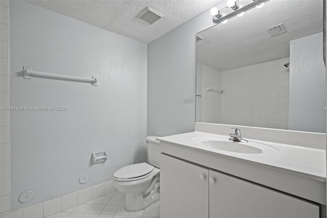 Recently Rented: $2,200 (3 beds, 2 baths, 1196 Square Feet)