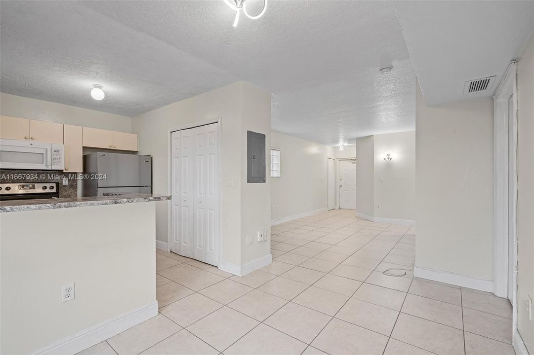 Recently Rented: $2,200 (3 beds, 2 baths, 1196 Square Feet)