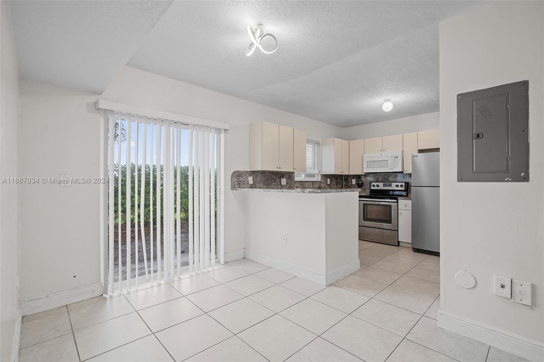 Recently Rented: $2,200 (3 beds, 2 baths, 1196 Square Feet)