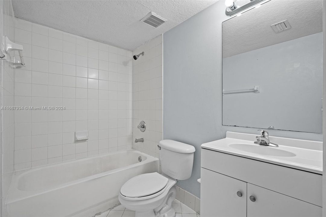 Recently Rented: $2,200 (3 beds, 2 baths, 1196 Square Feet)