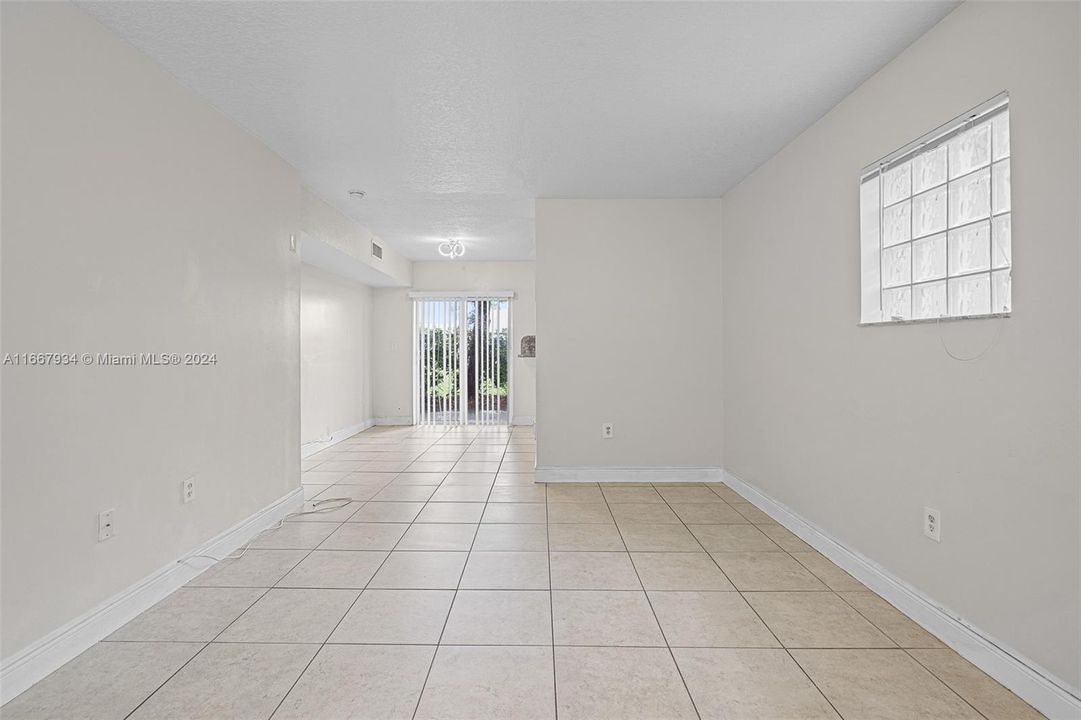 Recently Rented: $2,200 (3 beds, 2 baths, 1196 Square Feet)